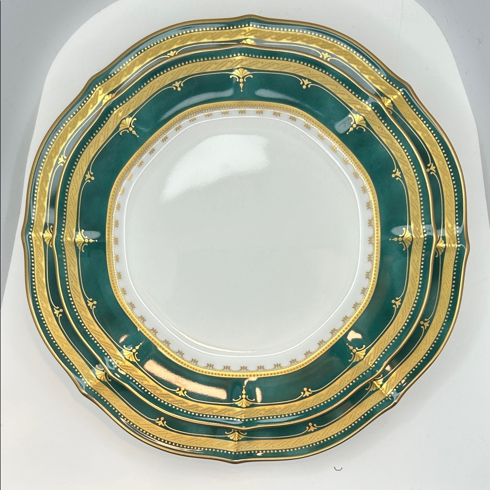 Noritake Solemn Emerald 7322 Ivory China Plates Green Gold Scalloped Japan 2pc